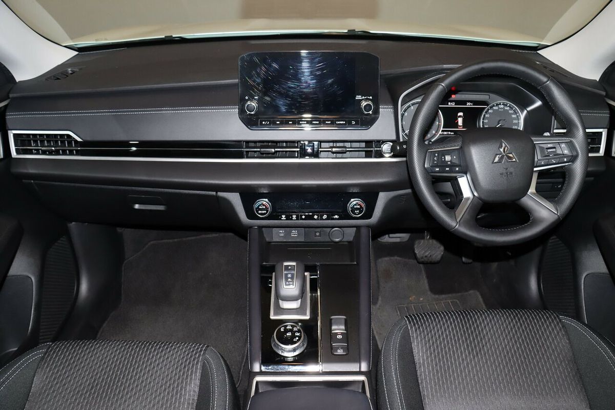 2023 Mitsubishi Outlander LS ZM