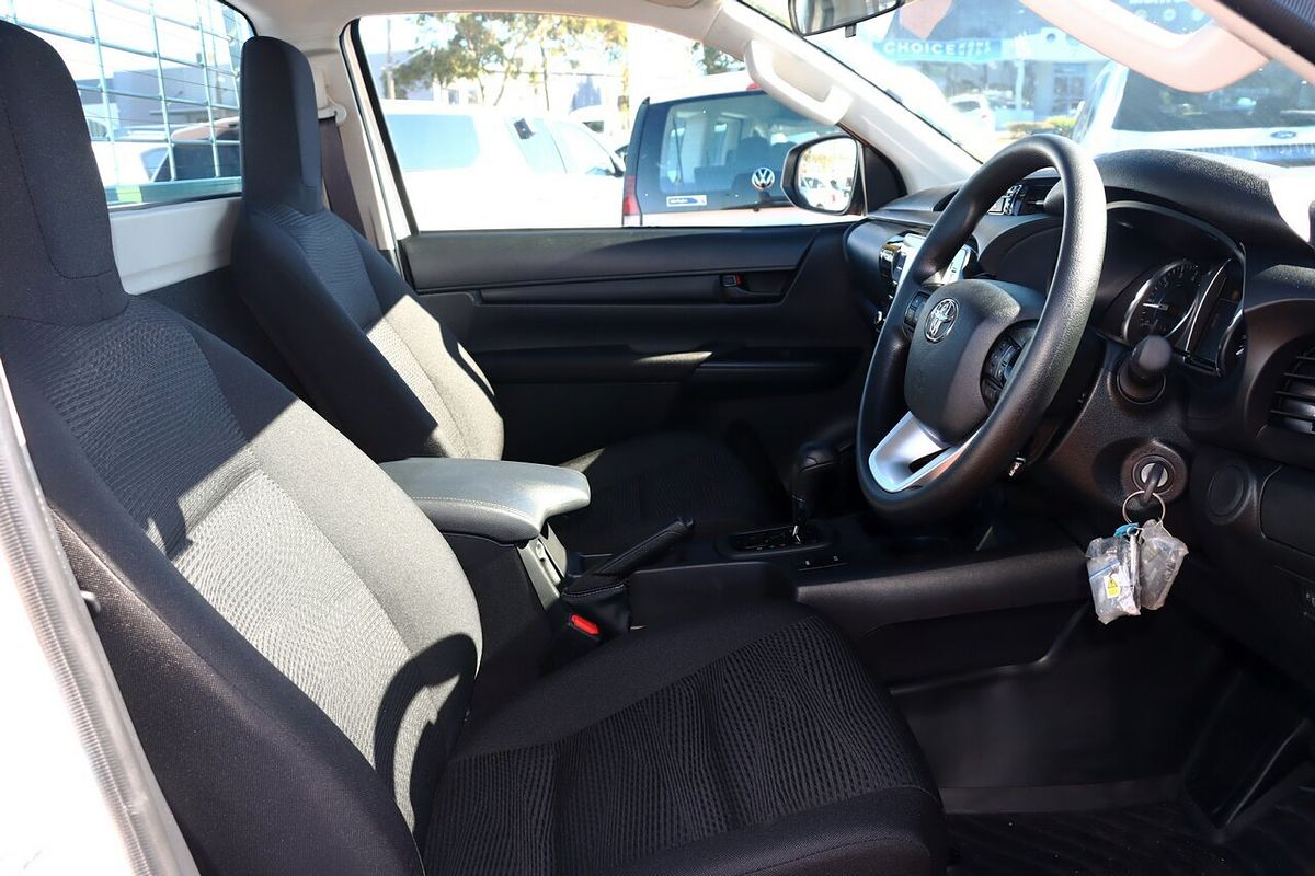 2024 Toyota Hilux SR GUN126R 4X4