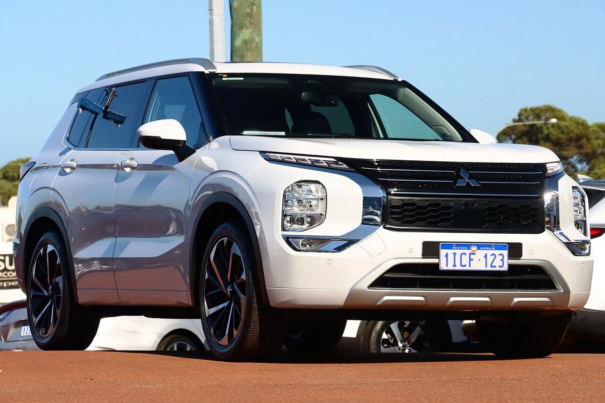 2024 Mitsubishi Outlander Exceed ZM
