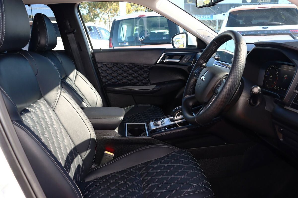 2024 Mitsubishi Outlander Exceed ZM