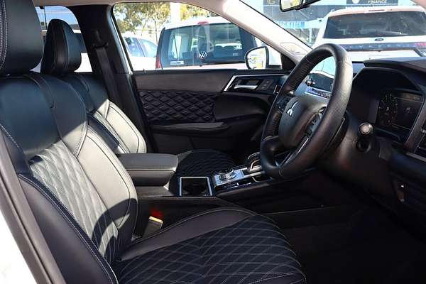 2024 Mitsubishi Outlander Exceed ZM