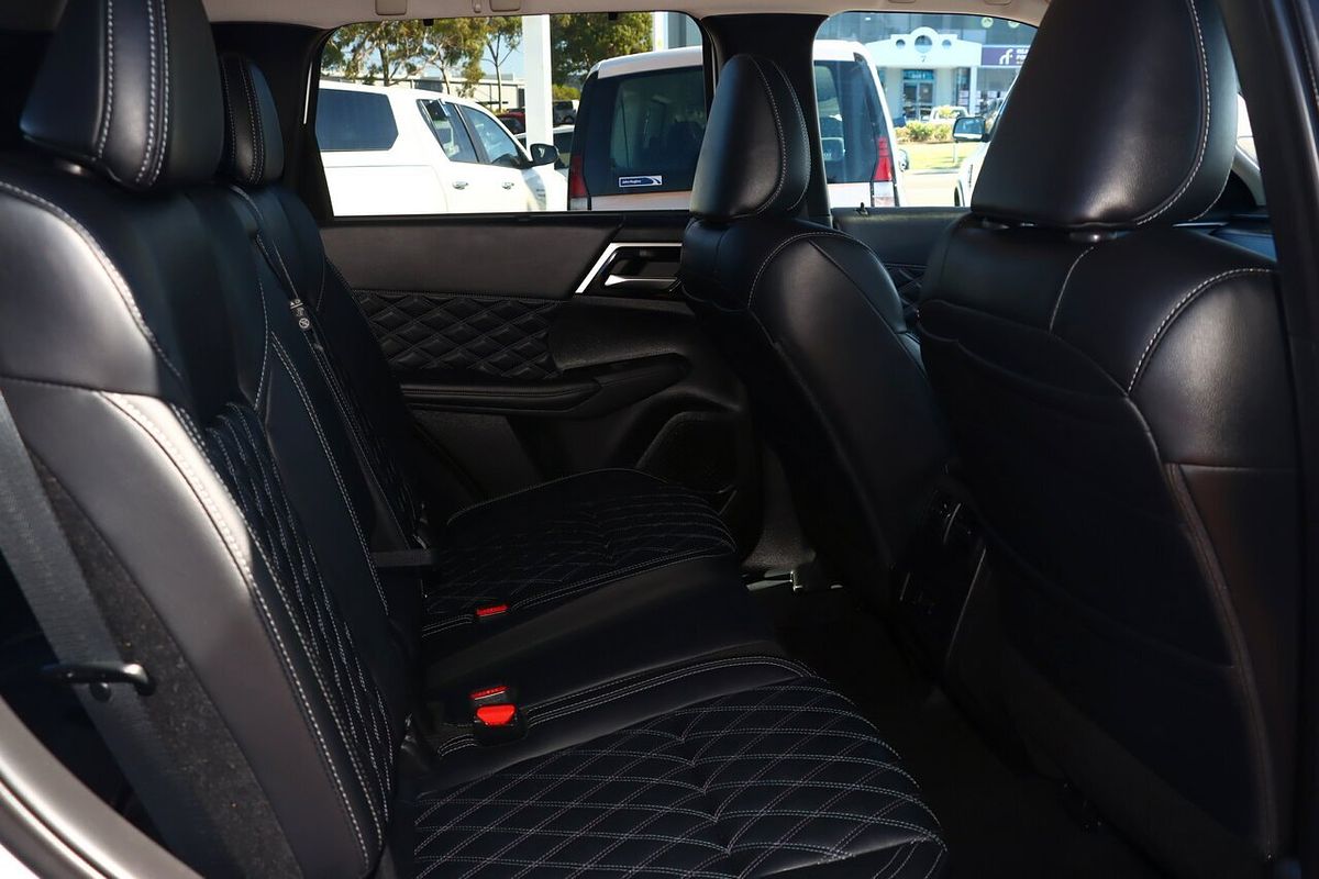 2024 Mitsubishi Outlander Exceed ZM
