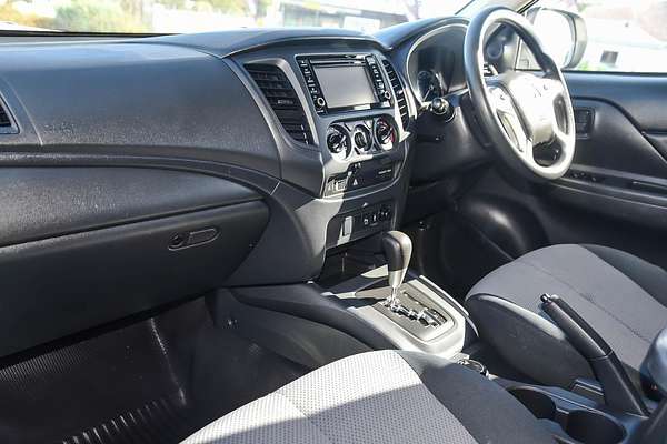 2022 Mitsubishi Triton GLX MR 4X4