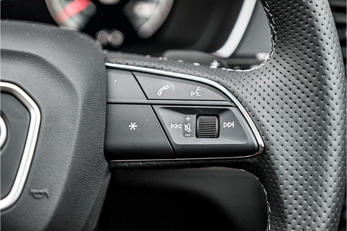 2024 Audi Q5 45 TFSI S Line FY
