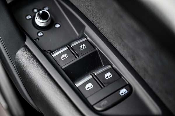 2024 Audi Q5 45 TFSI S Line FY