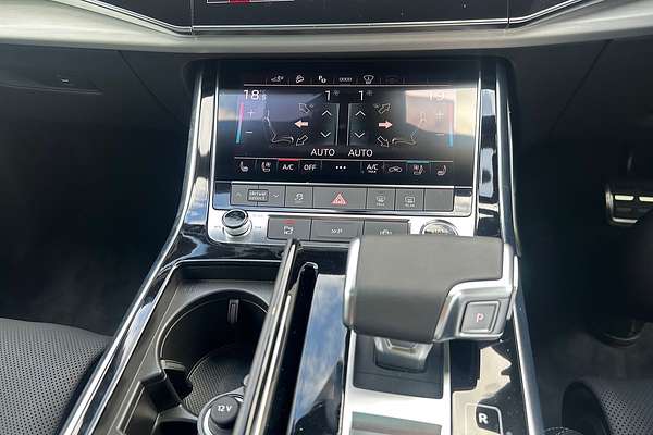 2024 Audi Q8 60 TFSI e S line F1