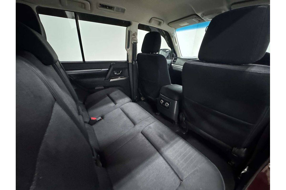 2016 Mitsubishi Pajero GLX NX