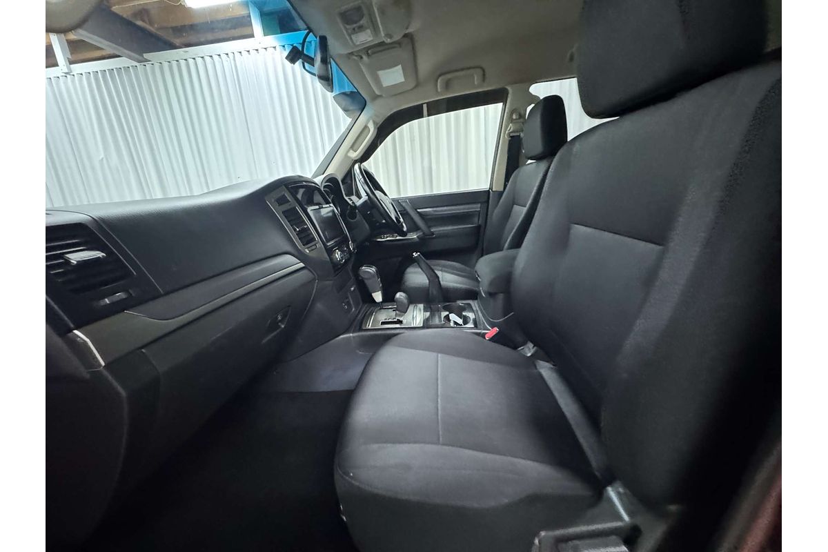 2016 Mitsubishi Pajero GLX NX