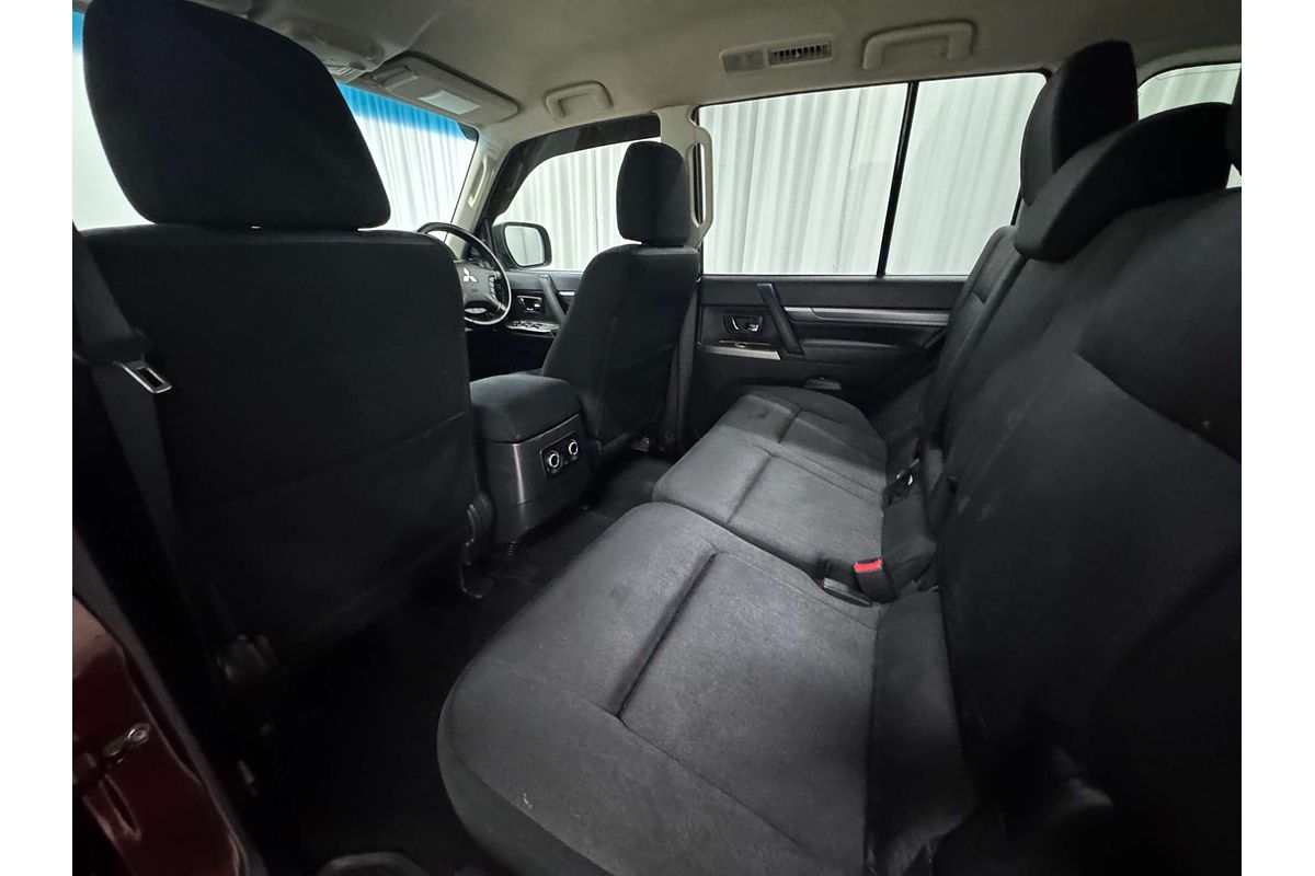 2016 Mitsubishi Pajero GLX NX