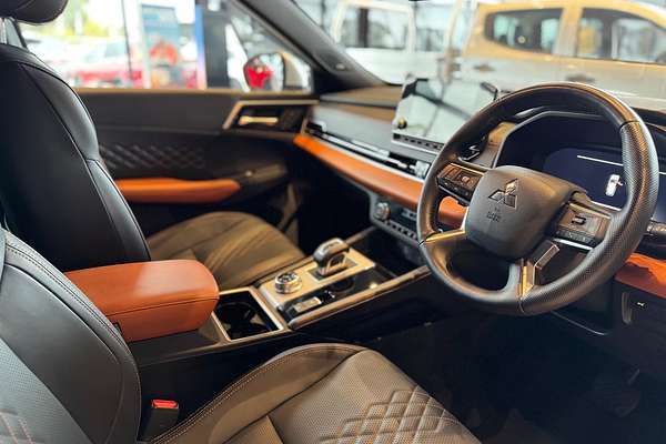 2024 Mitsubishi Outlander Exceed Tourer ZM
