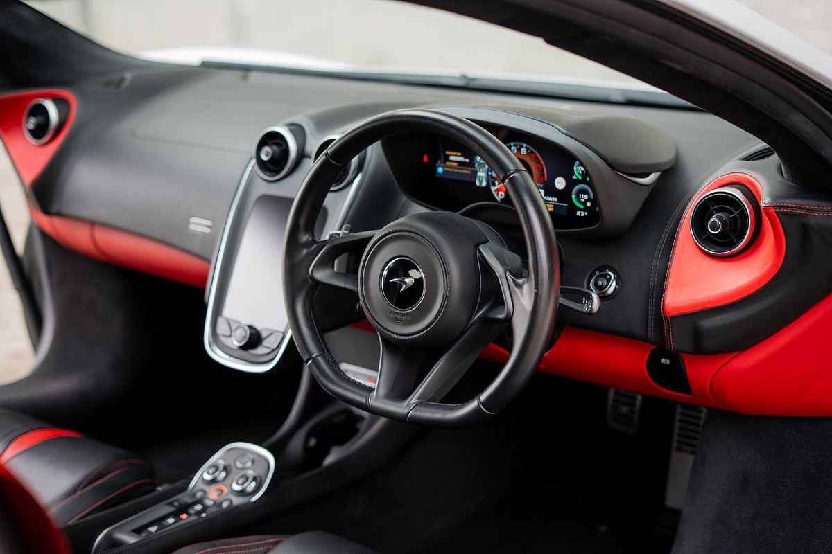2019 McLaren 570S P13