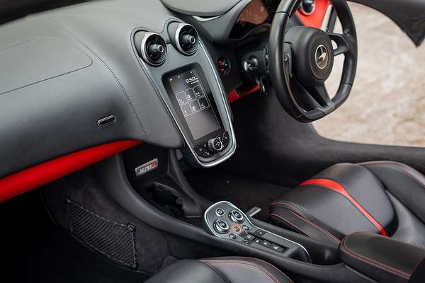 2019 McLaren 570S P13