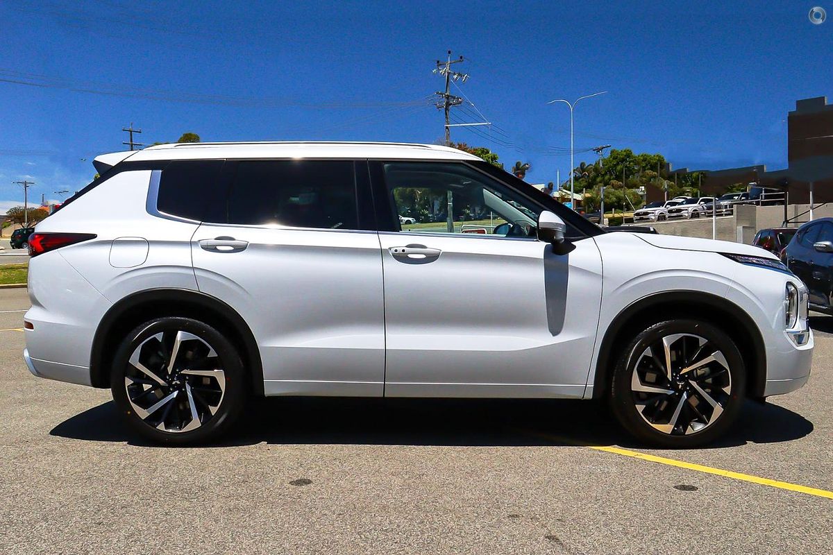 2024 Mitsubishi Outlander Exceed ZM