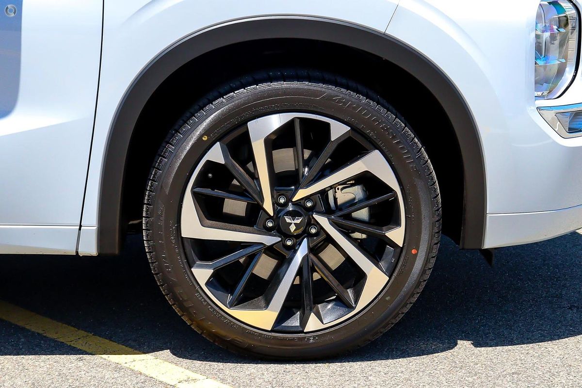 2024 Mitsubishi Outlander Exceed ZM