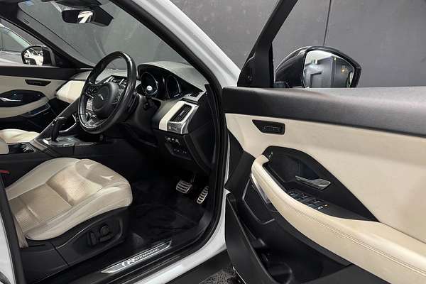 2019 Jaguar E-PACE P250 R-Dynamic SE X540