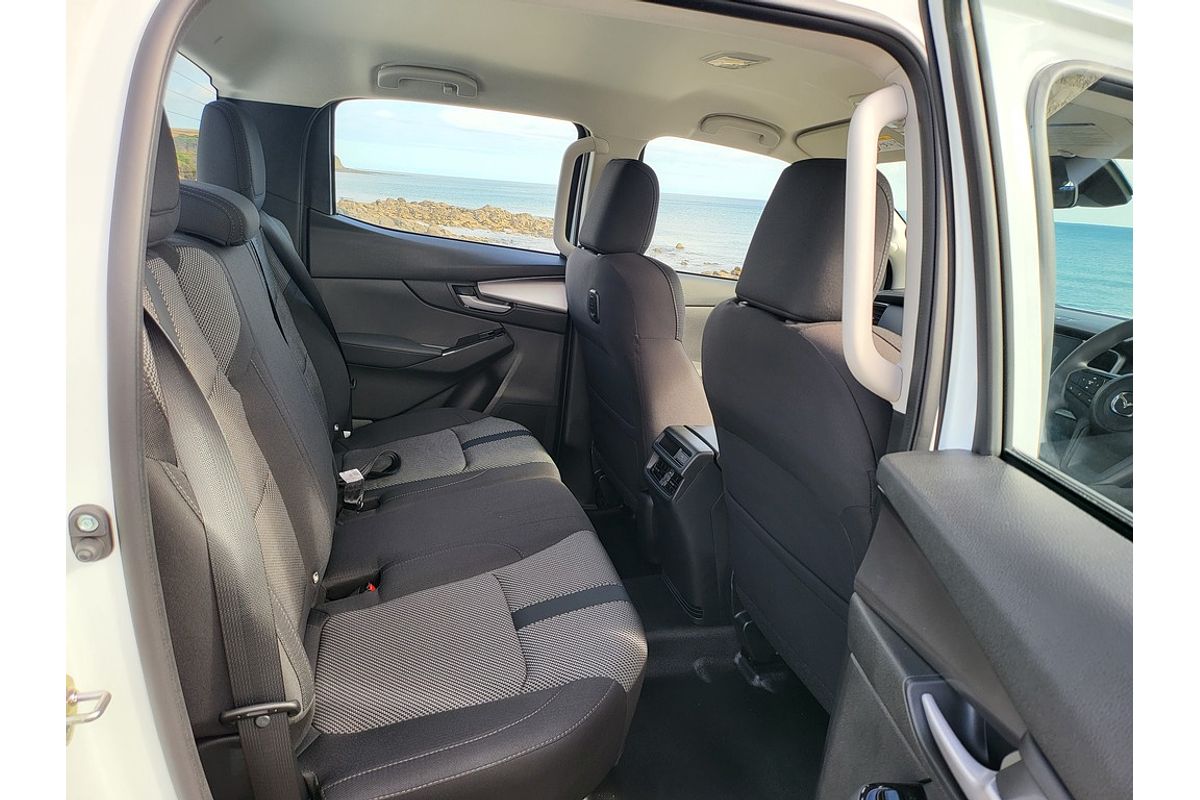 Mazda BT-50 F 6AUTO 3.0L DUAL CAB PICKUP XT 4X4