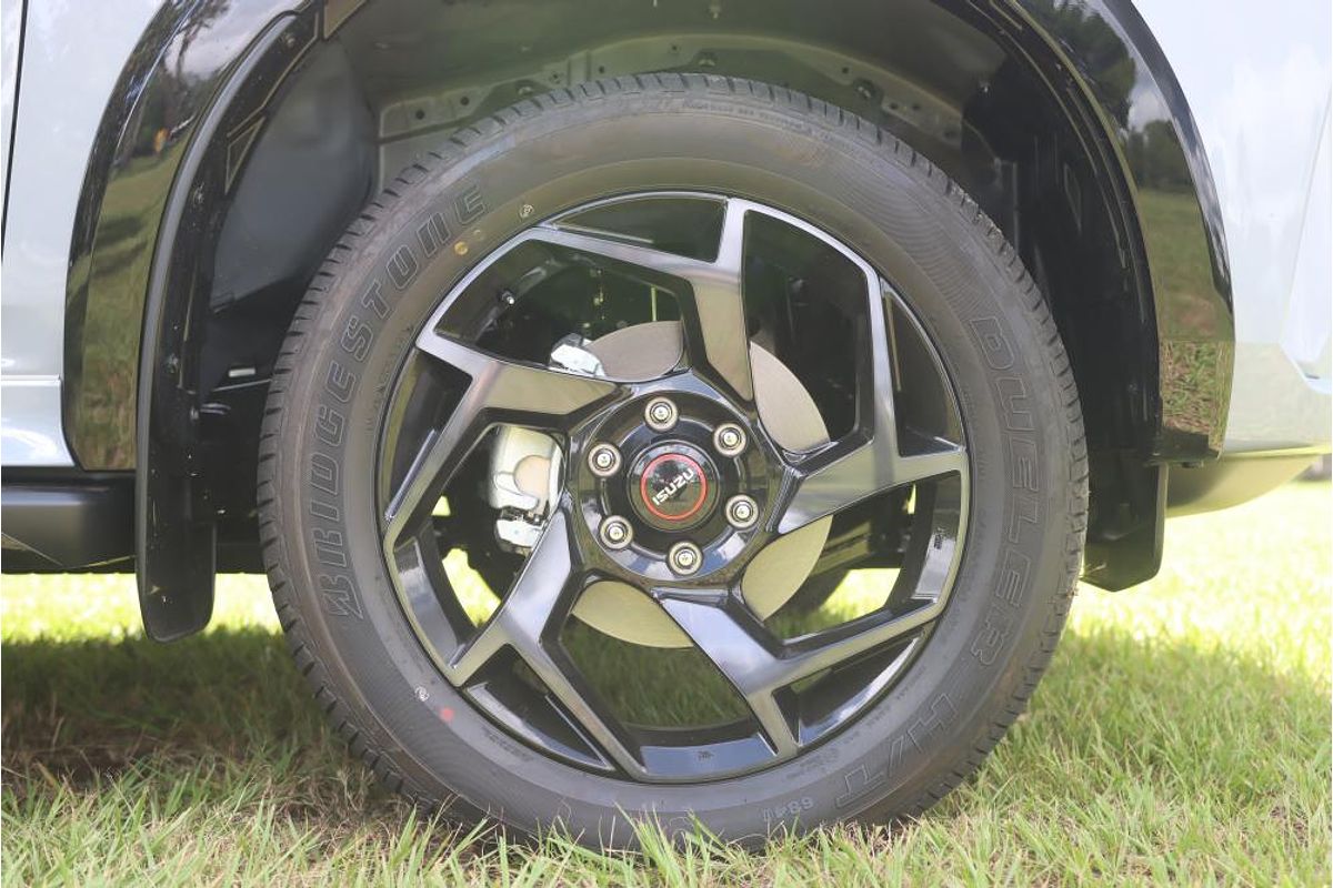 2024 Isuzu MU-X X-TERRAIN