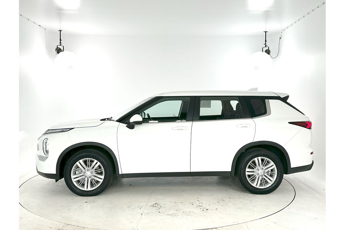 2023 Mitsubishi Outlander ES ZM