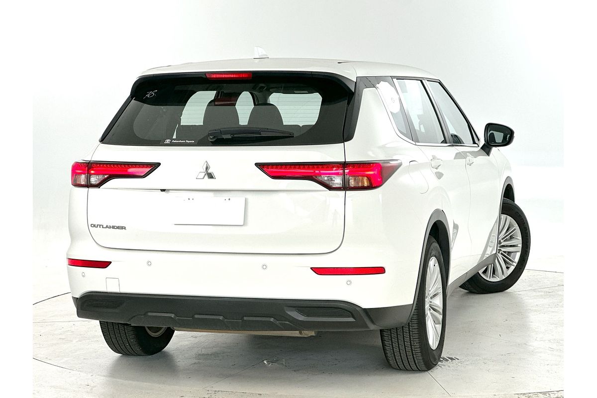 2023 Mitsubishi Outlander ES ZM