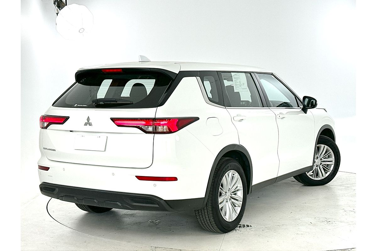 2023 Mitsubishi Outlander ES ZM