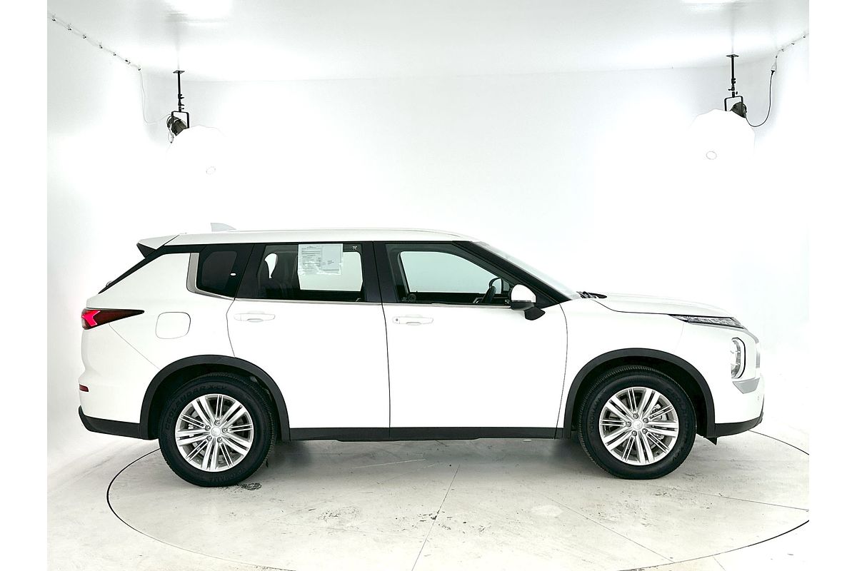 2023 Mitsubishi Outlander ES ZM