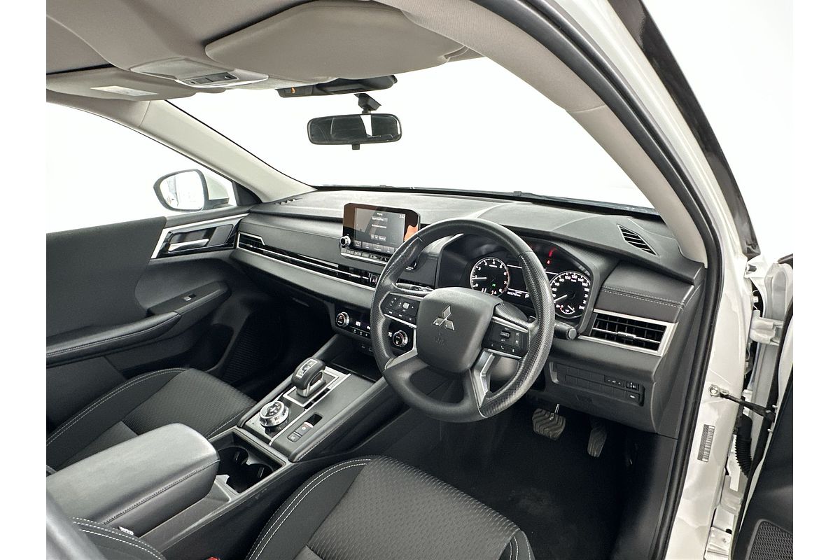 2023 Mitsubishi Outlander ES ZM