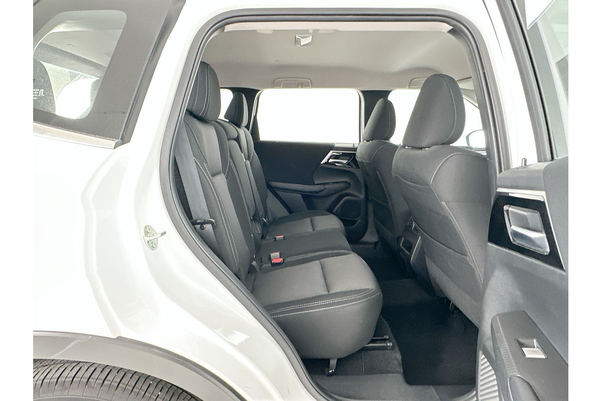 2023 Mitsubishi Outlander ES ZM