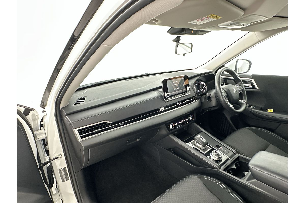 2023 Mitsubishi Outlander ES ZM
