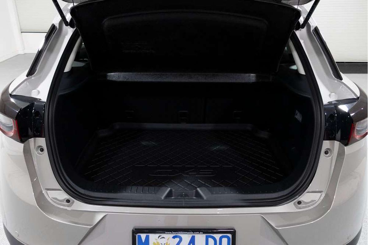 Mazda  I 6AUTO G20 PURE PETROL FWD