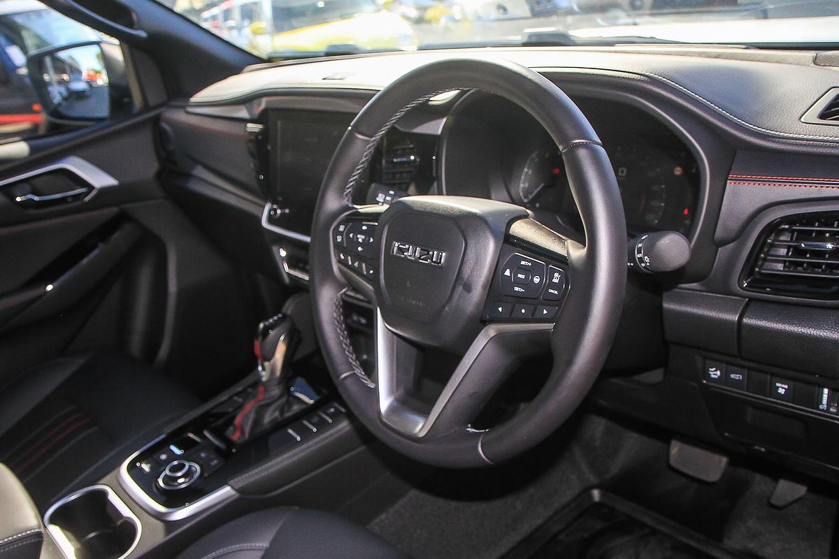 2025 Isuzu MU-X X-TERRAIN