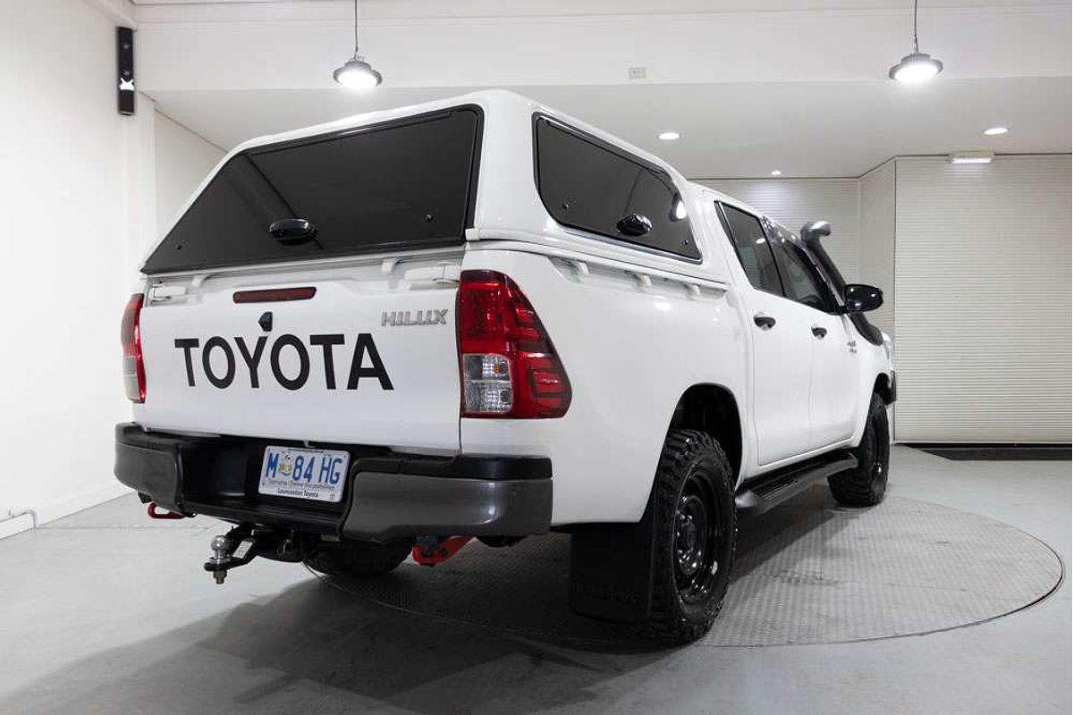 Hilux 4x4 SR 2.8L T Diesel Manual Double Cab