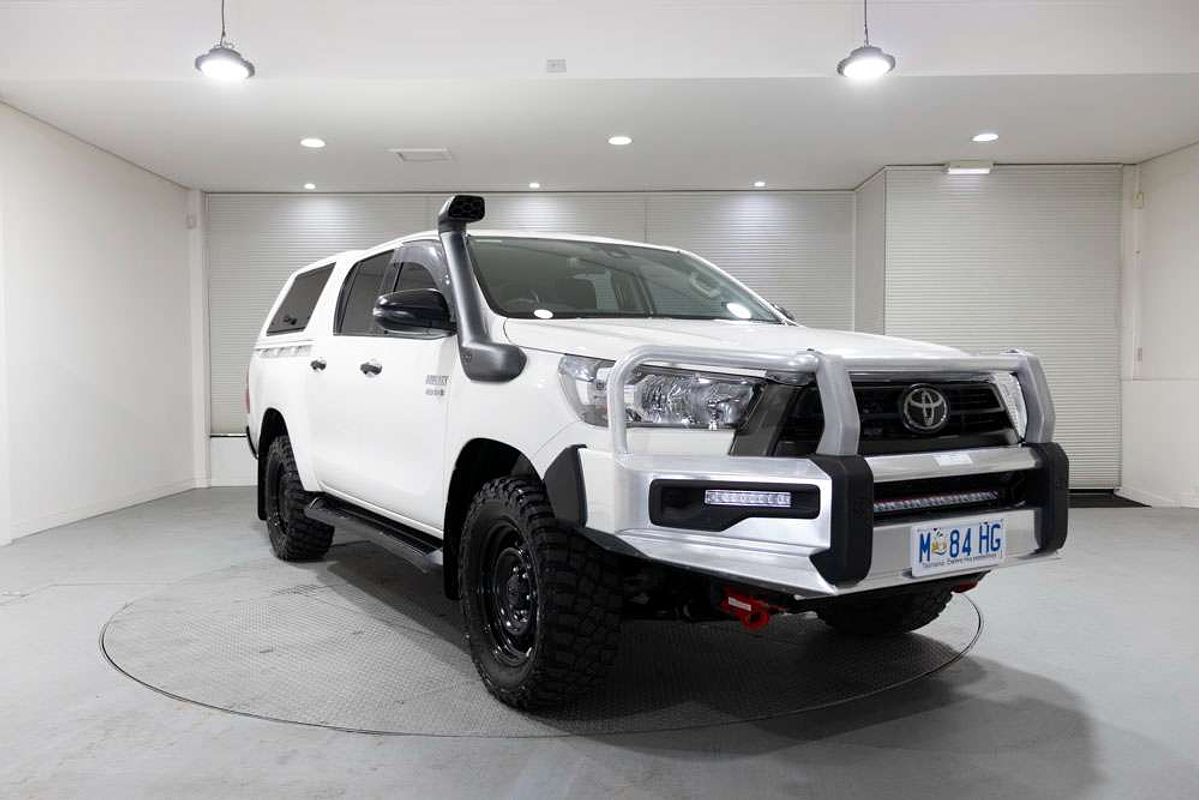 Hilux 4x4 SR 2.8L T Diesel Manual Double Cab