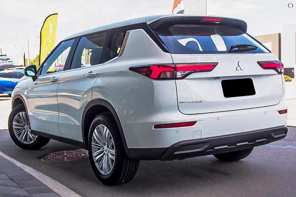 2024 Mitsubishi Outlander ES ZM