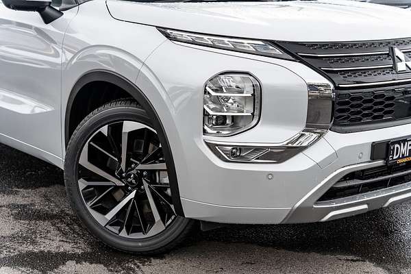 2025 Mitsubishi Outlander Exceed Tourer ZM