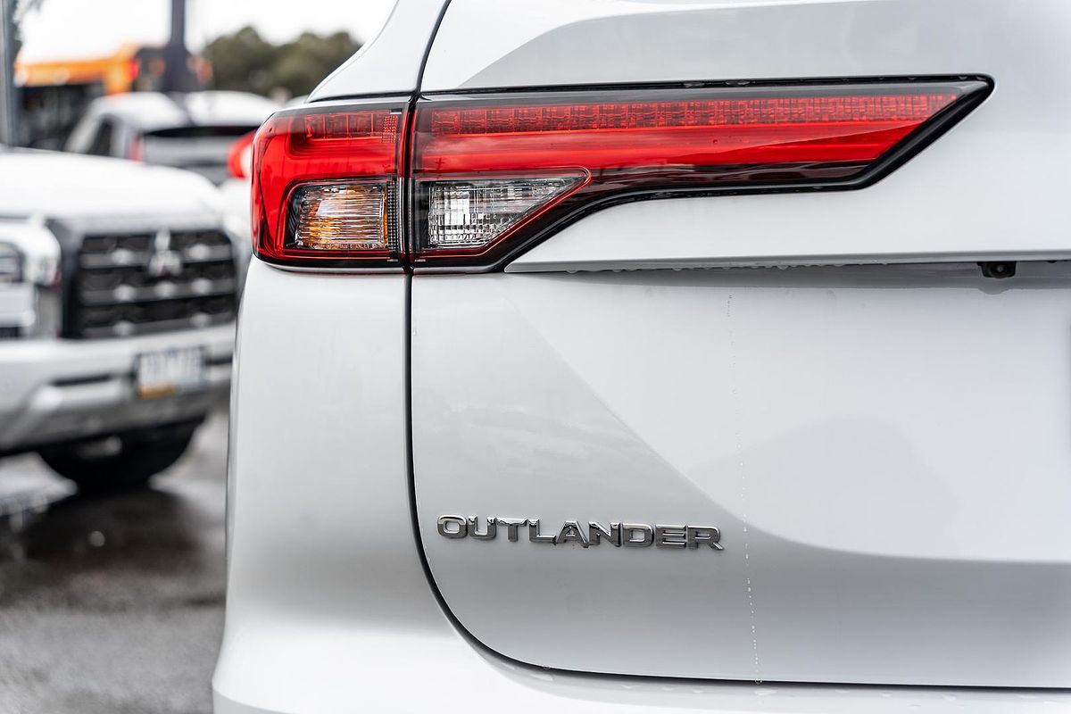 2025 Mitsubishi Outlander Exceed Tourer ZM