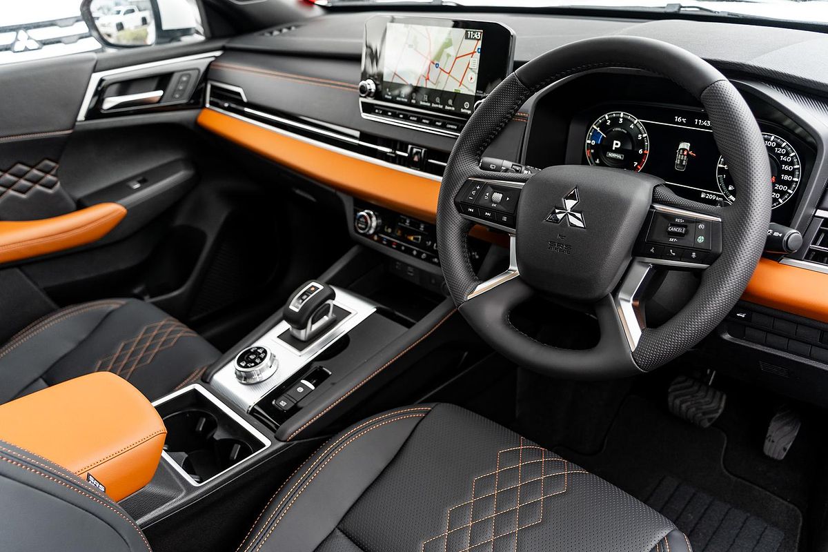 2025 Mitsubishi Outlander Exceed Tourer ZM