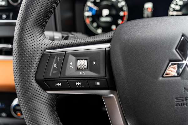 2025 Mitsubishi Outlander Exceed Tourer ZM