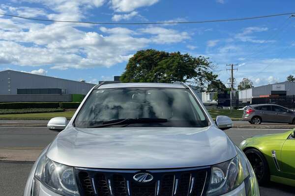 2016 Mahindra XUV500 W8