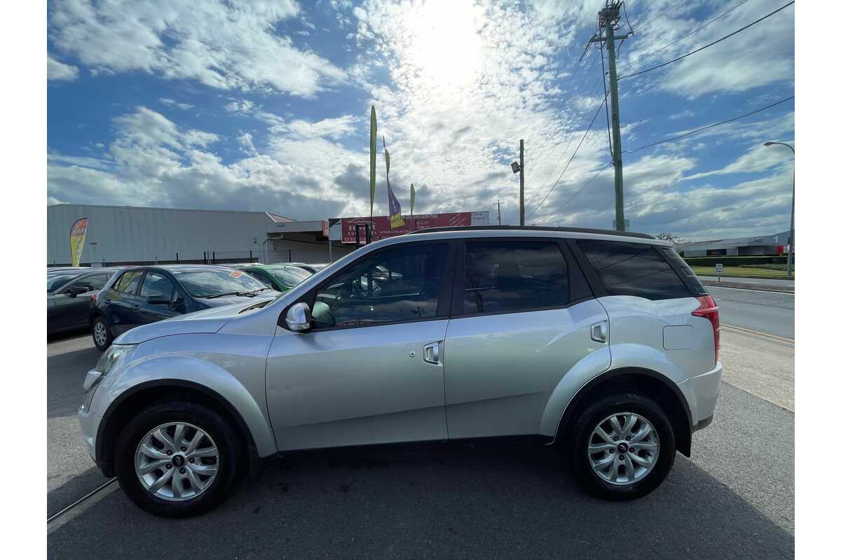 2016 Mahindra XUV500 W8