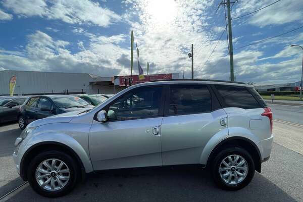 2016 Mahindra XUV500 W8