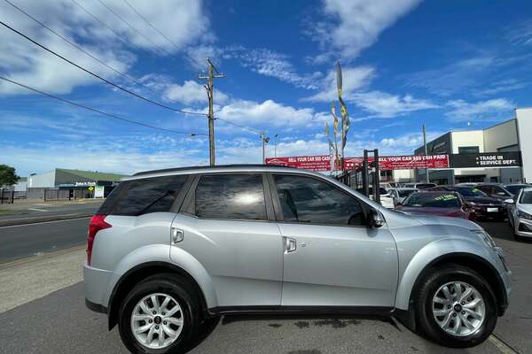 2016 Mahindra XUV500 W8
