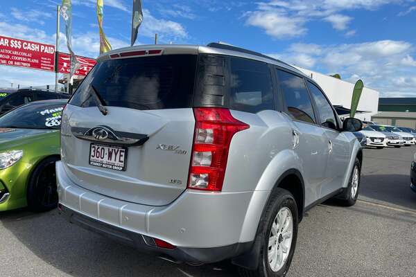 2016 Mahindra XUV500 W8
