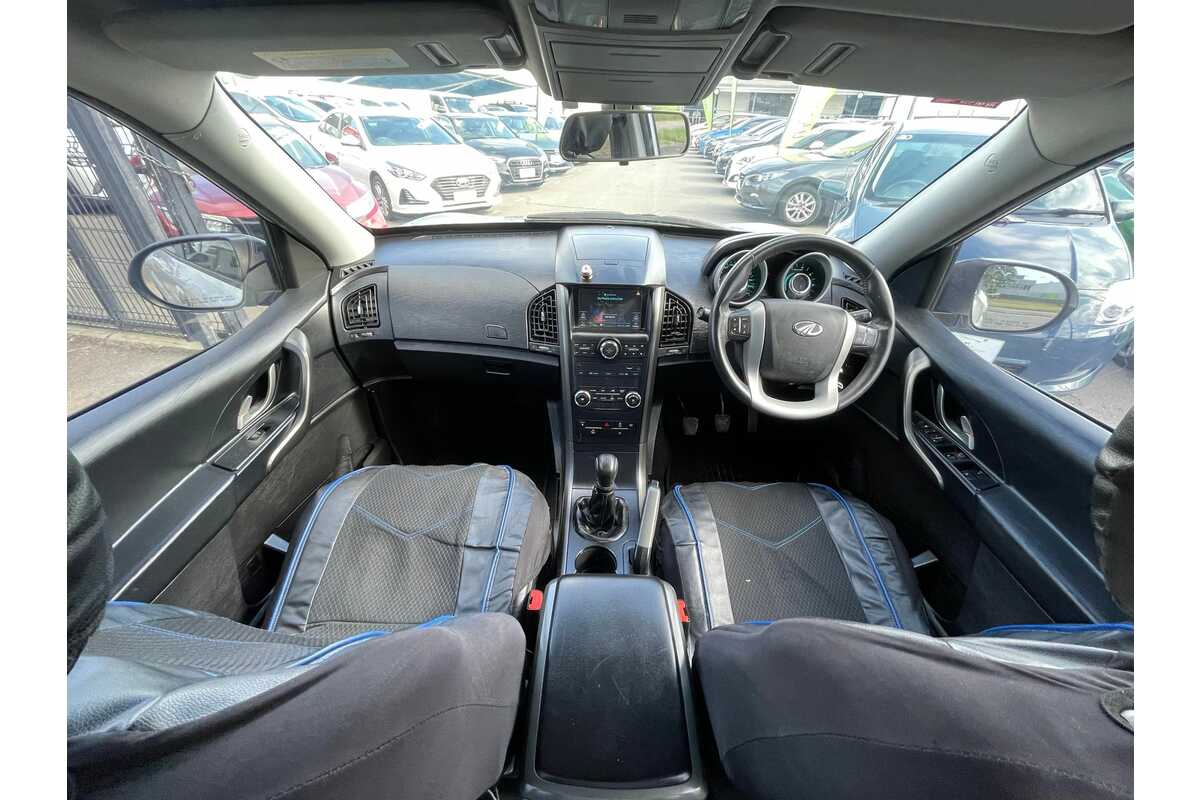 2016 Mahindra XUV500 W8
