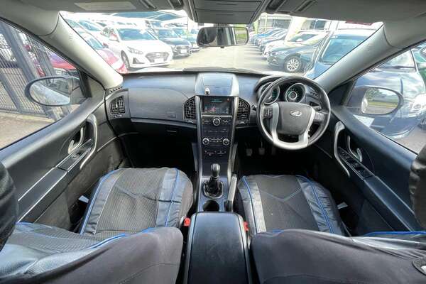 2016 Mahindra XUV500 W8