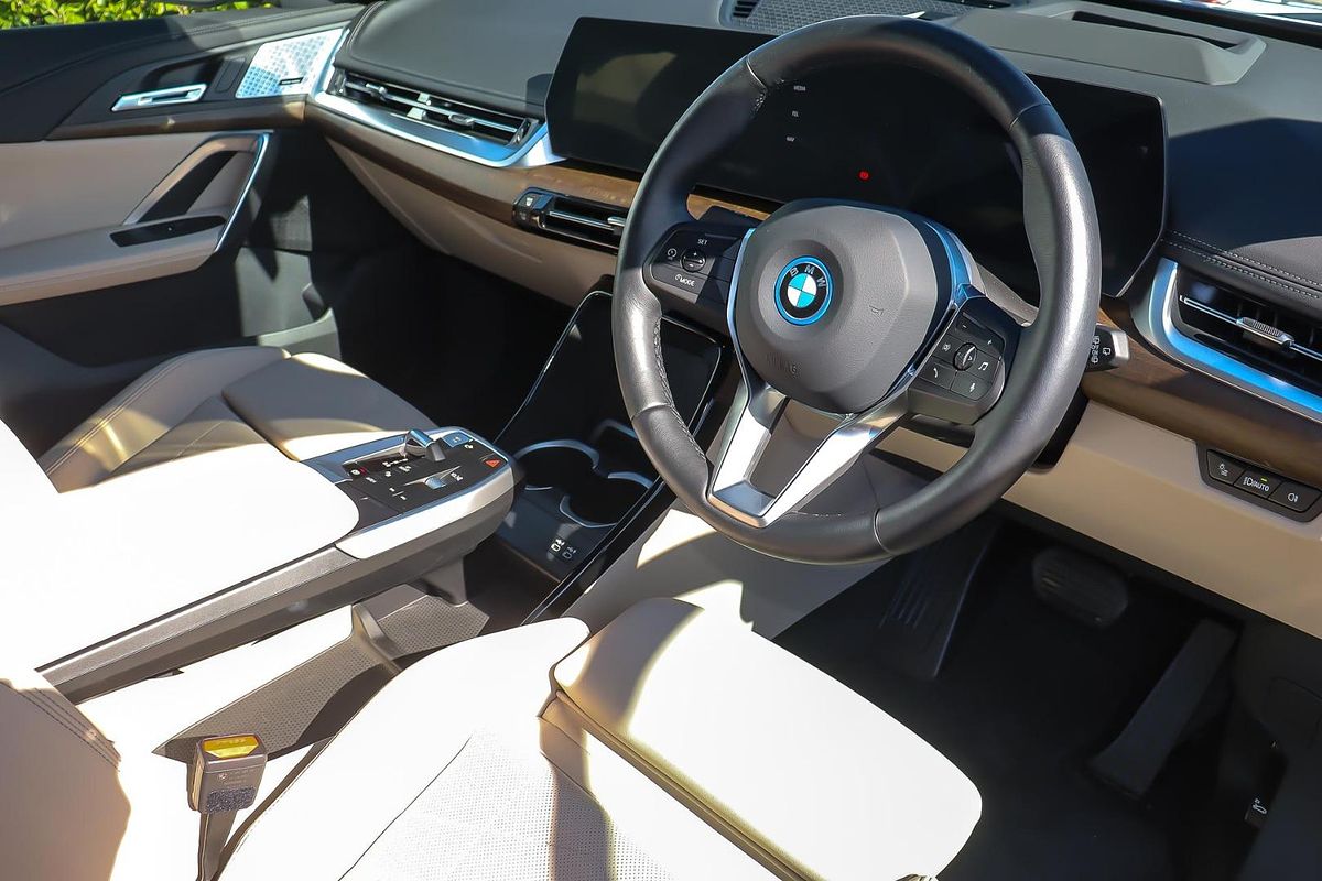 2024 BMW iX1 eDrive20 xLine U11