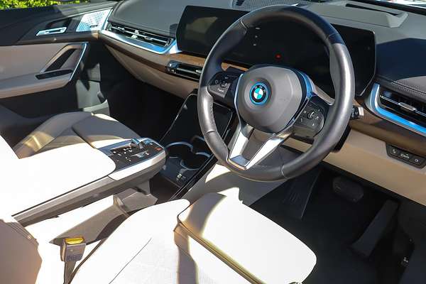 2024 BMW iX1 eDrive20 xLine U11