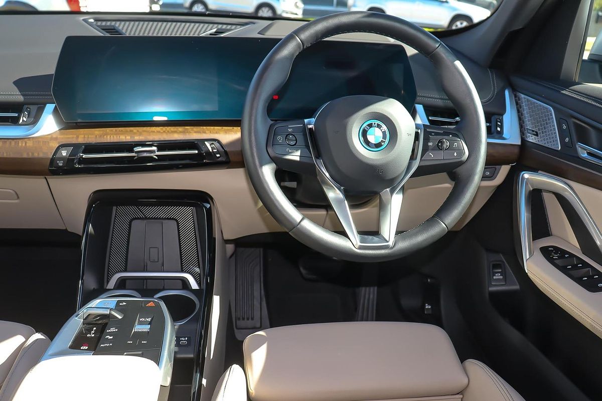 2024 BMW iX1 eDrive20 xLine U11