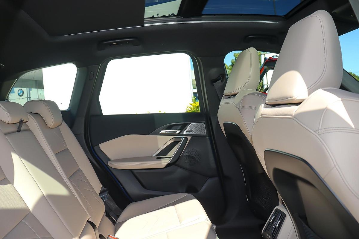 2024 BMW iX1 eDrive20 xLine U11