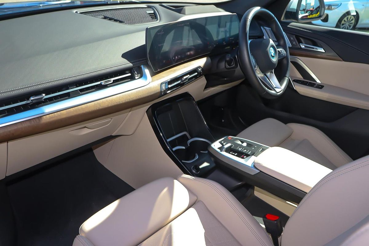 2024 BMW iX1 eDrive20 xLine U11