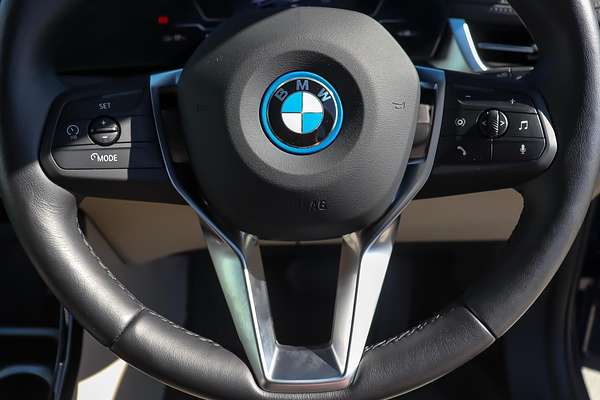 2024 BMW iX1 eDrive20 xLine U11